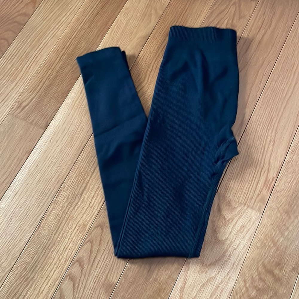 BLACK LEGGINGS